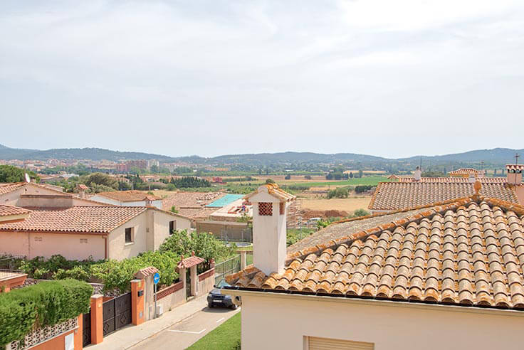 Individual house 4 bedrooms with Parking and garden in Mont-ras - Buy - For sale