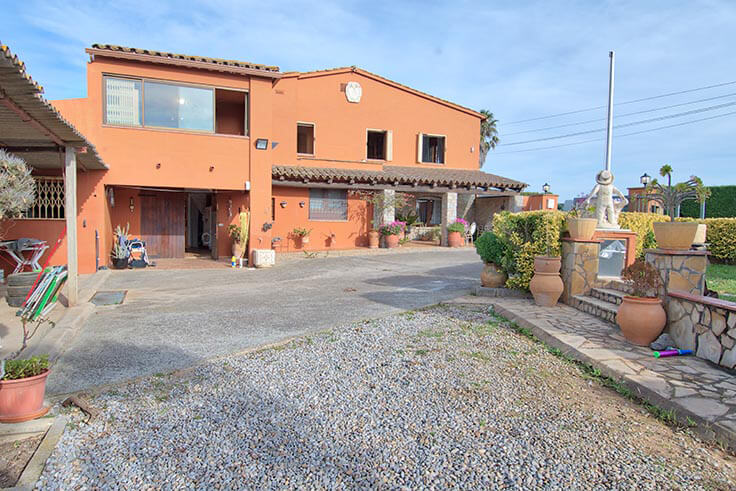 Farmhouse 3 bedrooms with Pool and garden in Mont-ras - Buy - For sale