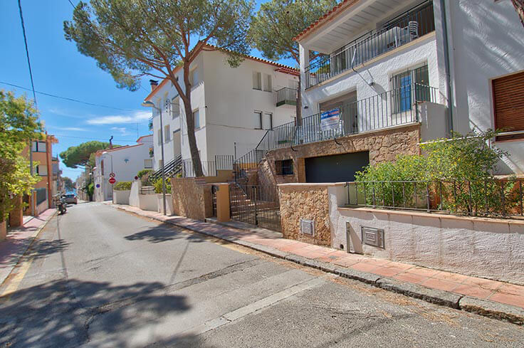 Apartment 4 bedrooms with Air-conditioning, Wifi and Parking in Llofriu - Rent Vacation - Tourist
