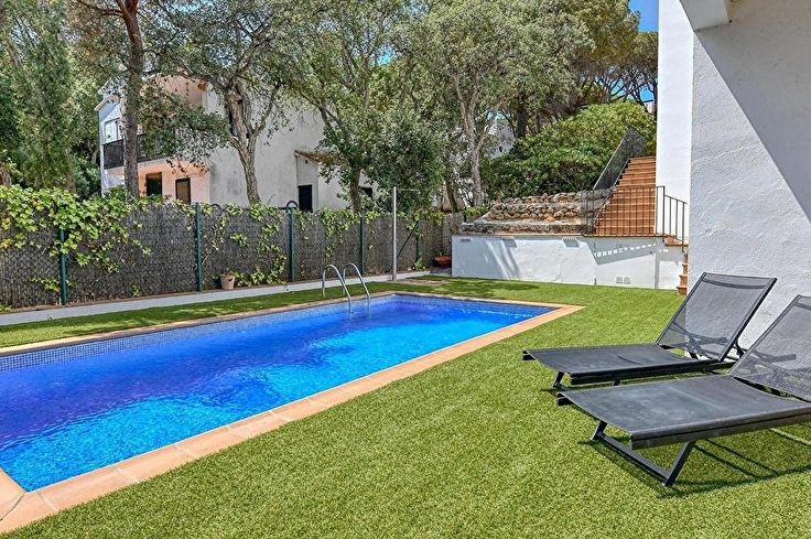 Chalet 4 bedrooms with Pool, Wifi, Parking and garden in Calella de Palafrugell - Rent Seasonal