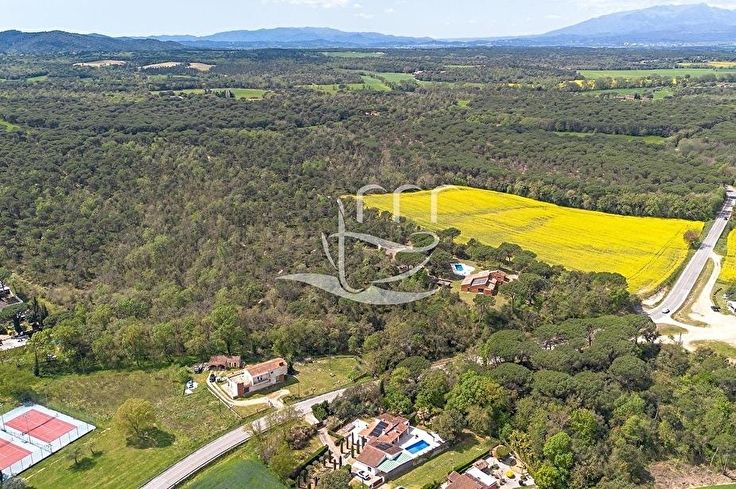Chalet 6 Schlafzimmer mit Schwimmbad und Garten auf Llagostera - Kaufen - verkaufen