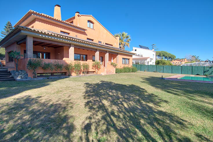 Chalet 5 Schlafzimmer mit Schwimmbad und Garten auf Mont-ras - Kaufen - verkaufen