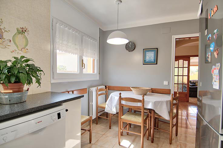 Individuelles Haus 4 Schlafzimmer mit Parken und Garten auf Mont-ras - Kaufen - verkaufen