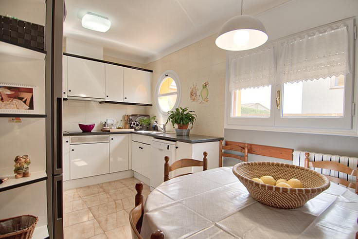 Individuelles Haus 4 Schlafzimmer mit Parken und Garten auf Mont-ras - Kaufen - verkaufen