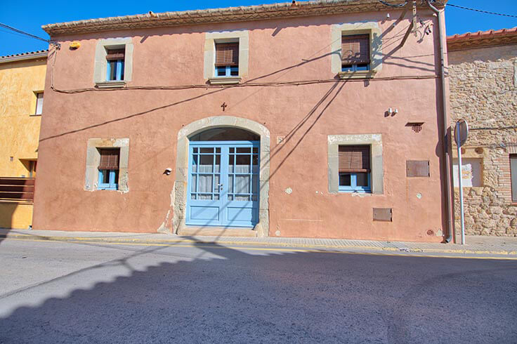 Stadthaus 3 Schlafzimmer mit Schwimmbad, Parken, Grill und Garten auf Pals - Kaufen - verkaufen